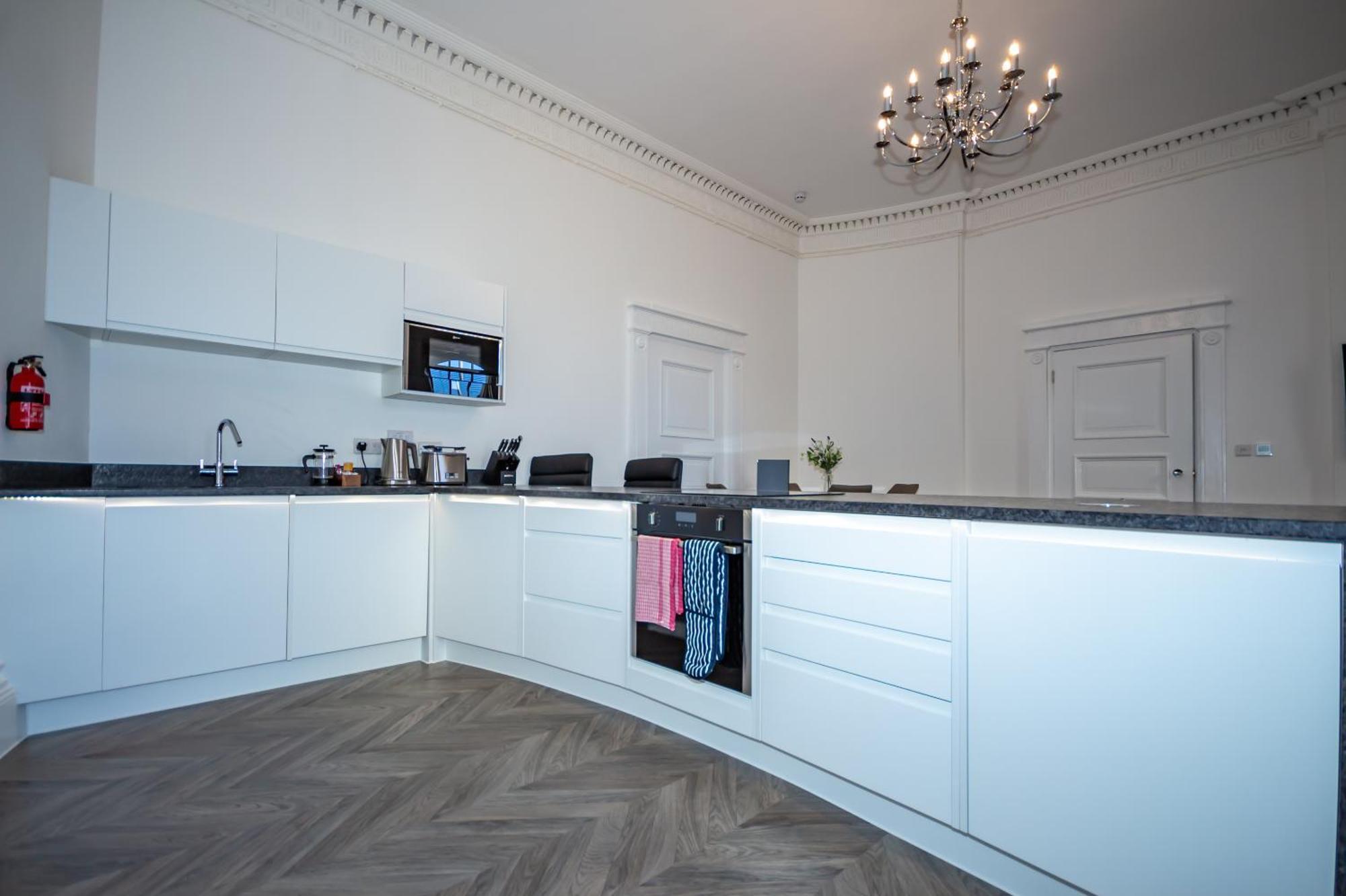 Luxury 1 Bedroom Ground Floor Apartment Плимът Екстериор снимка