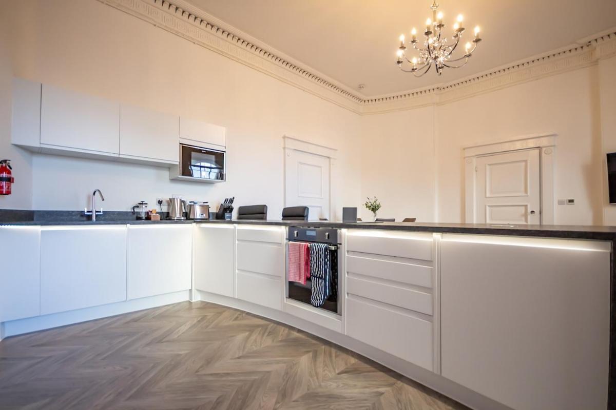 Luxury 1 Bedroom Ground Floor Apartment Плимът Екстериор снимка